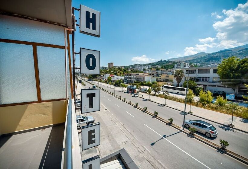 تختخواب و صبحانه Geraldo