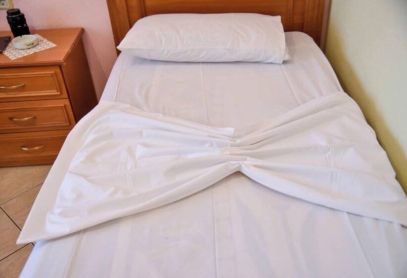 تختخواب و صبحانه Geraldo