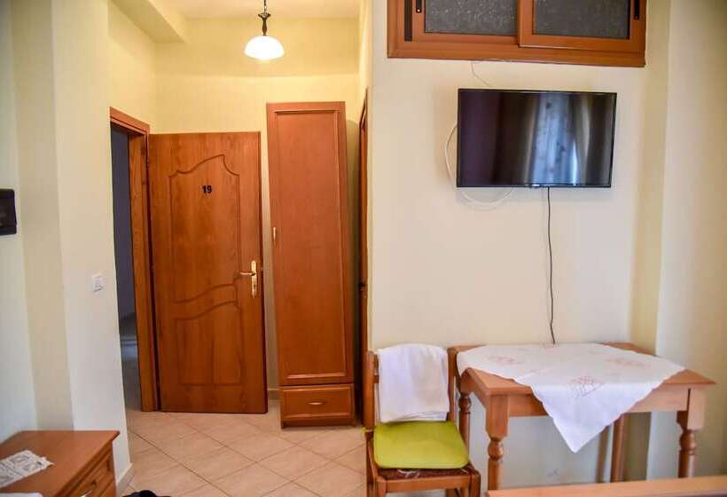 تختخواب و صبحانه Geraldo