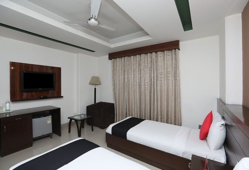 Hotell Capital O 445 Impress