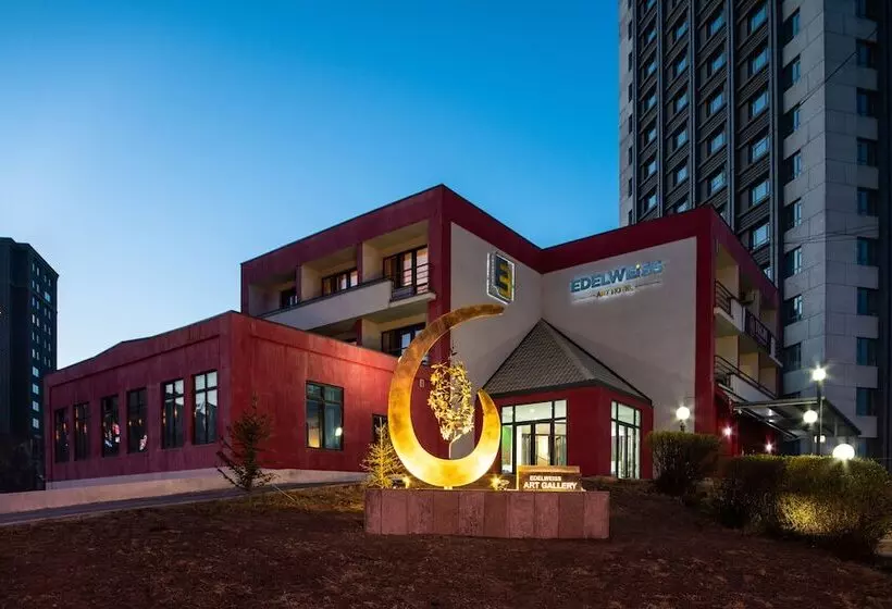 هتل Edelweiss Art