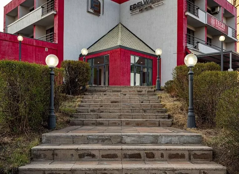 هتل Edelweiss Art