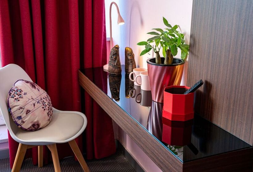 هتل Edelweiss Art