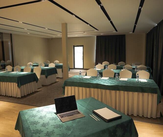 هتل Edelweiss Art