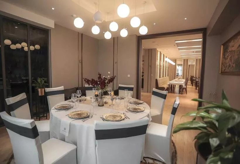 هتل Edelweiss Art