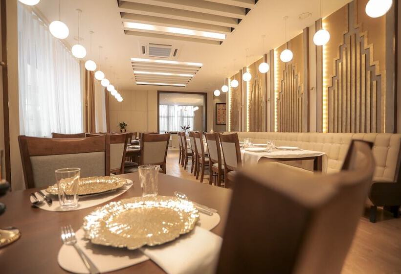 هتل Edelweiss Art