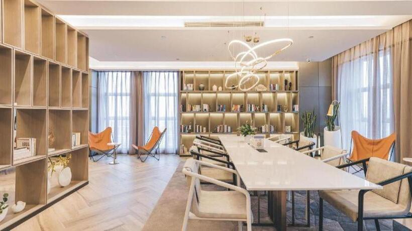 Atour Hotel Chengdu Tianfu New District Huayang Metro Station