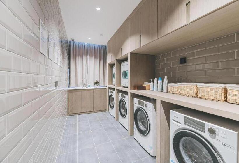 Atour Hotel Chengdu Tianfu New District Huayang Metro Station