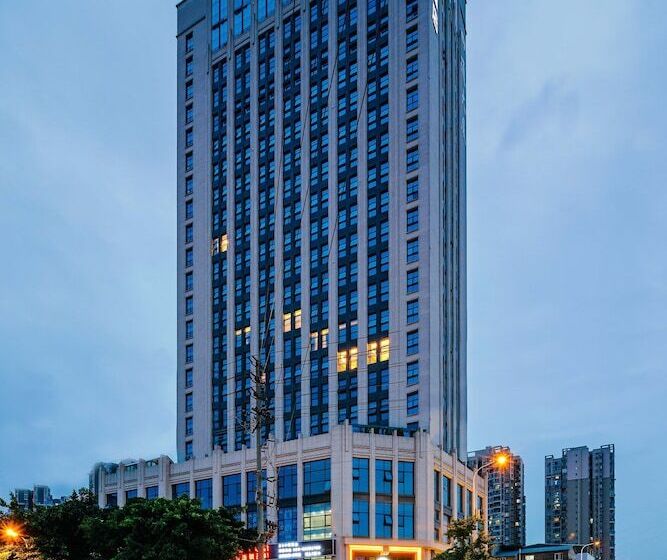 Atour Hotel Chengdu Tianfu New District Huayang Metro Station