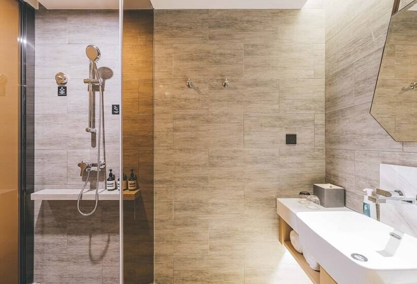 Atour Hotel Chengdu Tianfu New District Huayang Metro Station