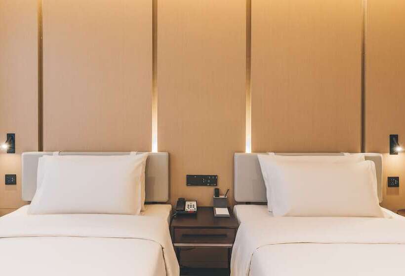 Atour Hotel Chengdu Tianfu New District Huayang Metro Station