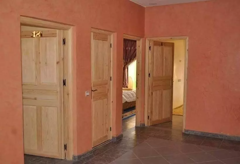 Hotelli Hôtel Royal