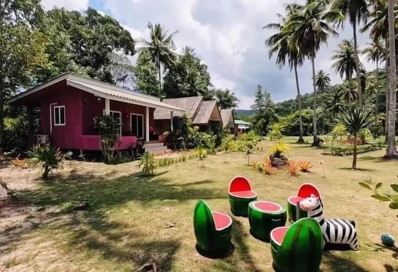 هتل Lee Red House