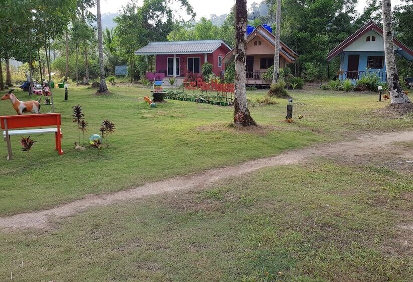 בית מלון כפרי Lee Red House