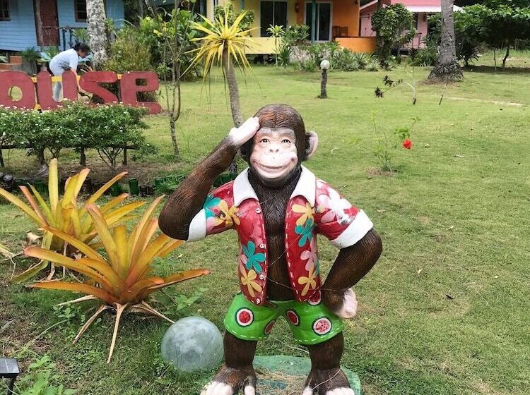 בית מלון כפרי Lee Red House