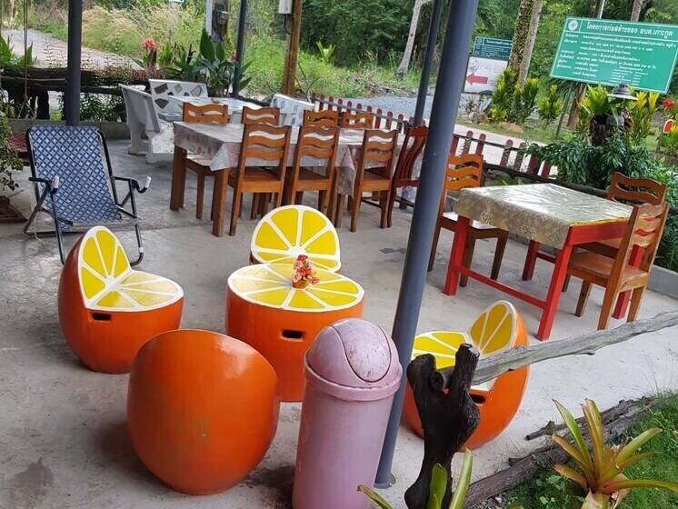 בית מלון כפרי Lee Red House