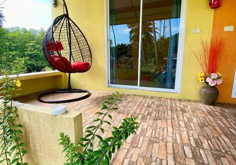 בית מלון כפרי Lee Red House