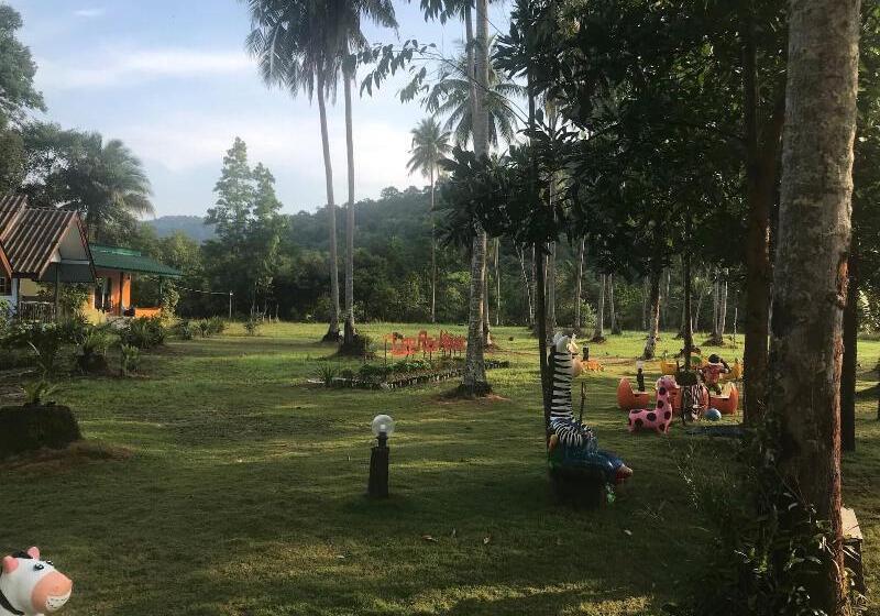 בית מלון כפרי Lee Red House