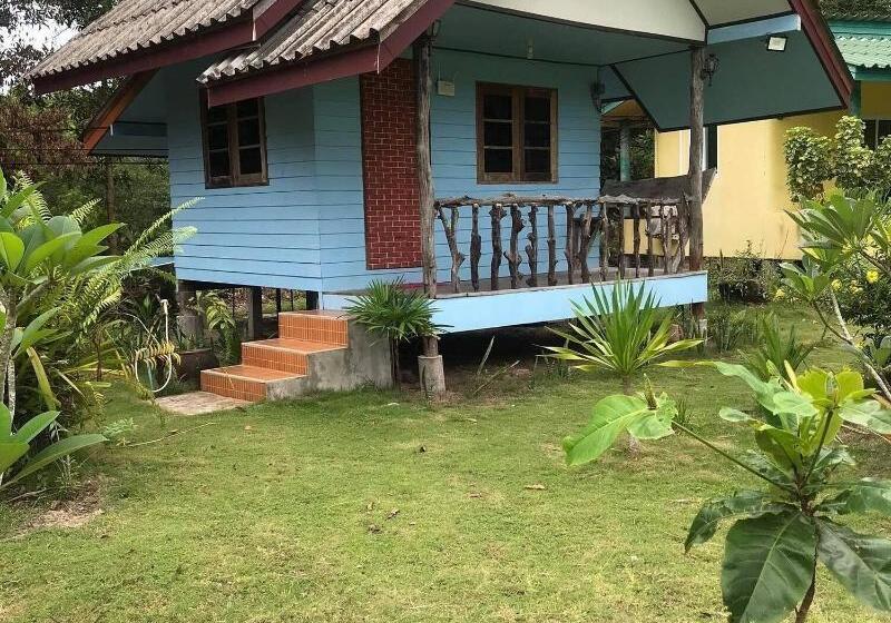 בית מלון כפרי Lee Red House