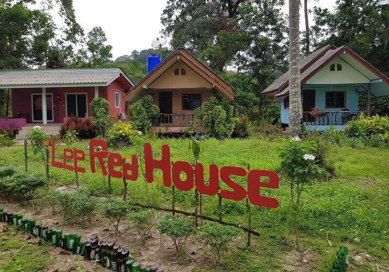 בית מלון כפרי Lee Red House