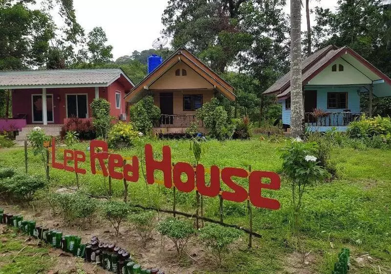 هتل Lee Red House