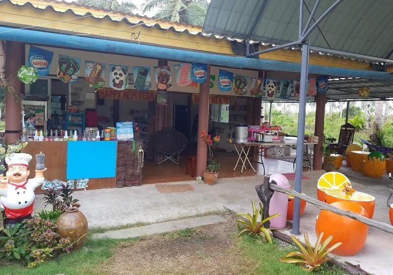 בית מלון כפרי Lee Red House