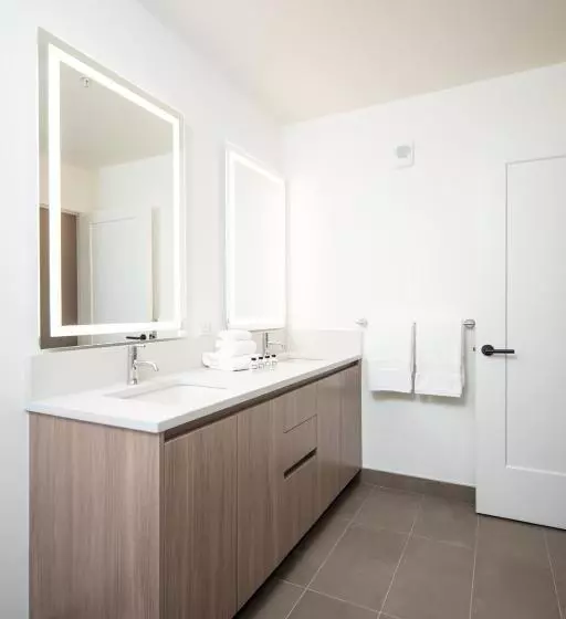 ホテル Why Tysons Corner  Luxe Suites Greensboro Dr