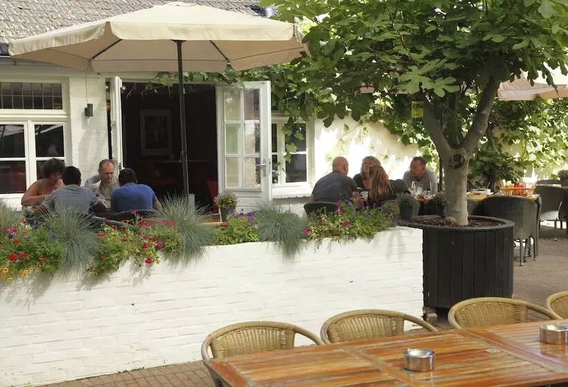 In De Witte Dame Hotel Bar Kitchen Apartments