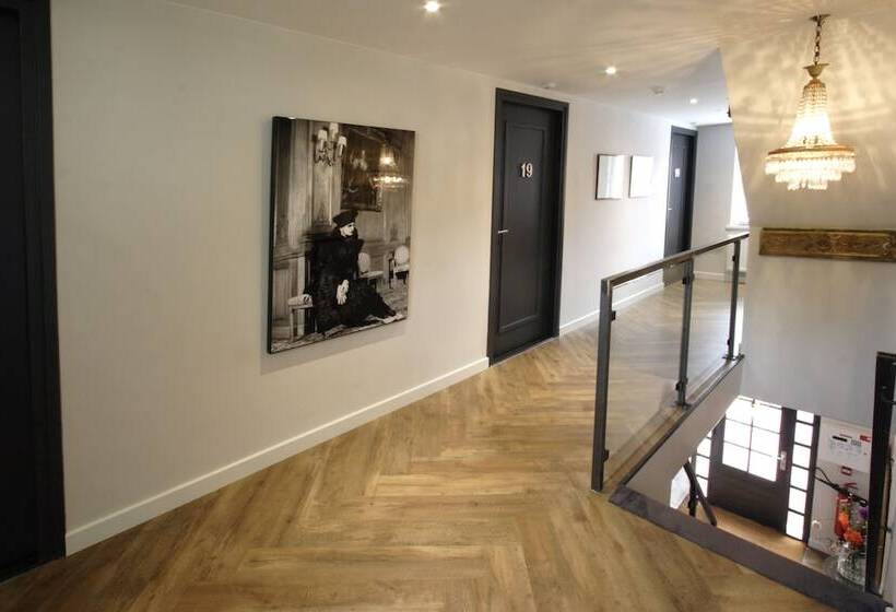 In De Witte Dame Hotel Bar Kitchen Apartments
