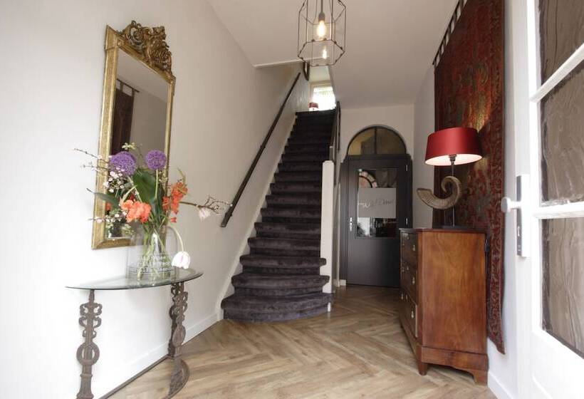 In De Witte Dame Hotel Bar Kitchen Apartments