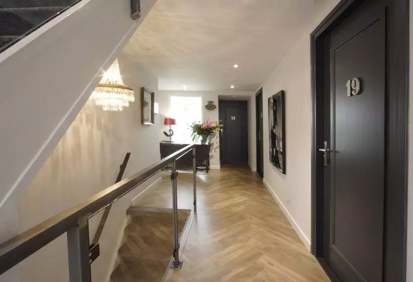 In De Witte Dame Hotel Bar Kitchen Apartments