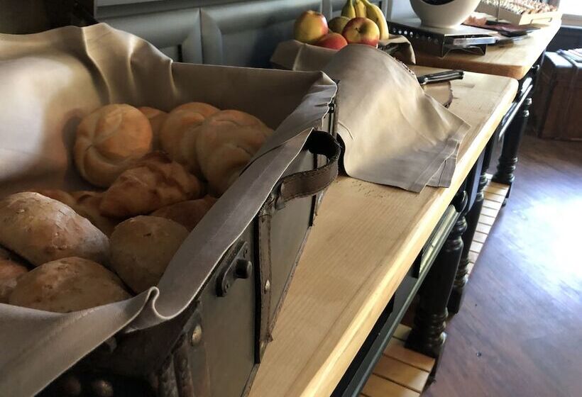 In De Witte Dame Hotel Bar Kitchen Apartments