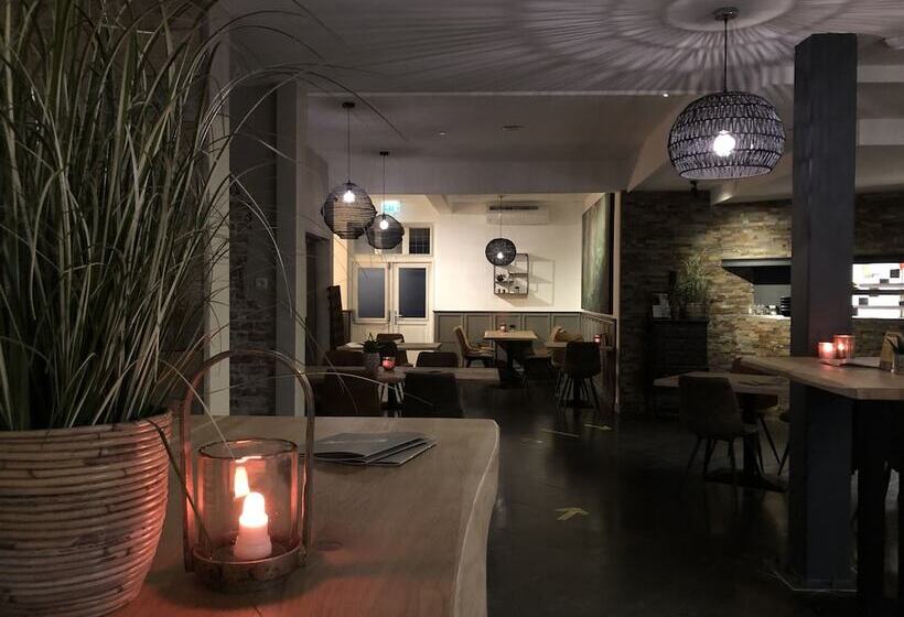 In De Witte Dame Hotel Bar Kitchen Apartments