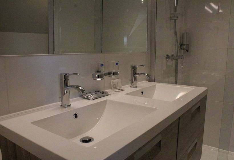 In De Witte Dame Hotel Bar Kitchen Apartments