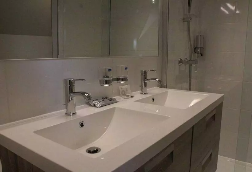 In De Witte Dame Hotel Bar Kitchen Apartments