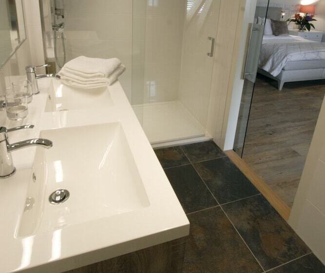 In De Witte Dame Hotel Bar Kitchen Apartments