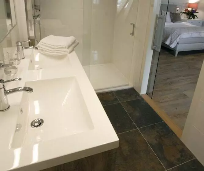 In De Witte Dame Hotel Bar Kitchen Apartments