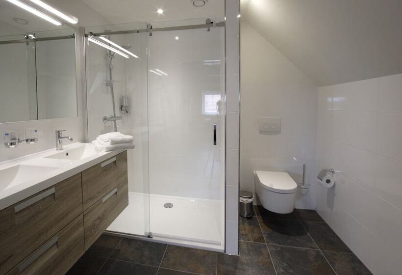 In De Witte Dame Hotel Bar Kitchen Apartments