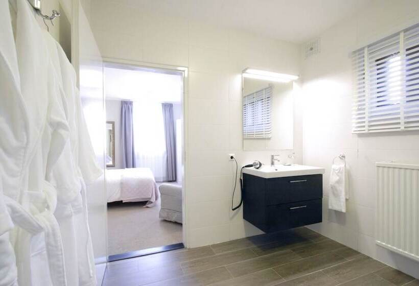 In De Witte Dame Hotel Bar Kitchen Apartments