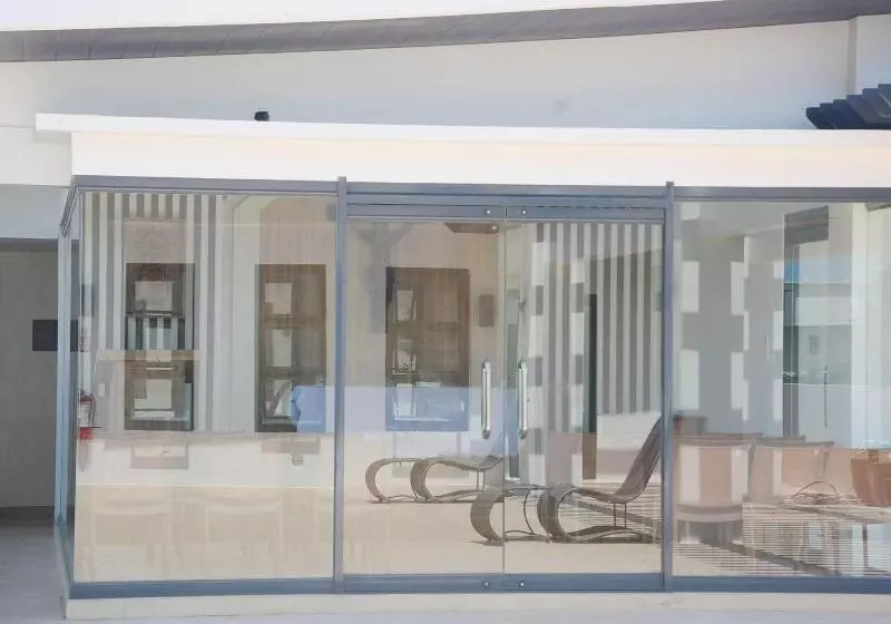 هتل Commander Suites De Boracay