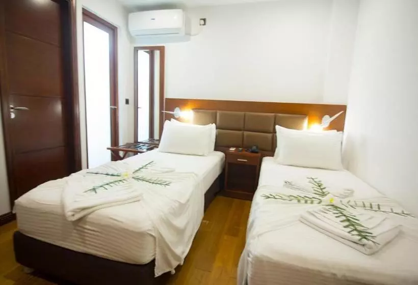 هتل Tropicana Beach & Spa