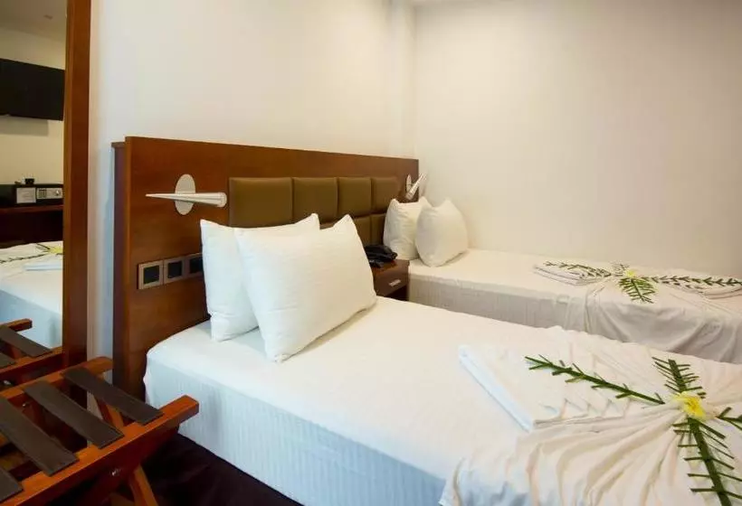 هتل Tropicana Beach & Spa
