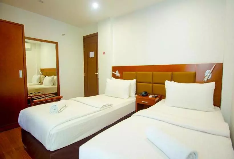 هتل Tropicana Beach & Spa