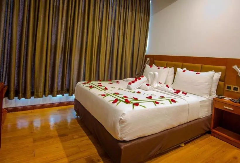 هتل Tropicana Beach & Spa