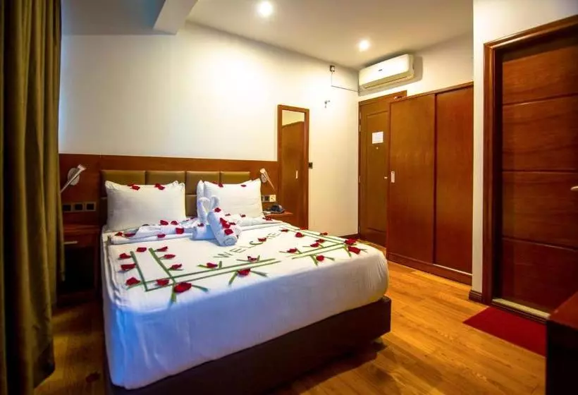 هتل Tropicana Beach & Spa