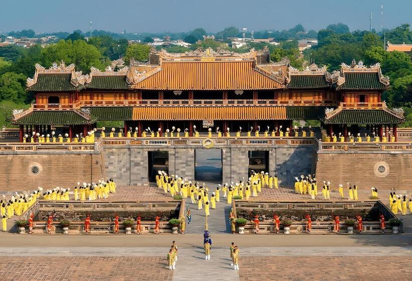 Sofiana My Khe Hotel & Spa Rooftop Pool Bar