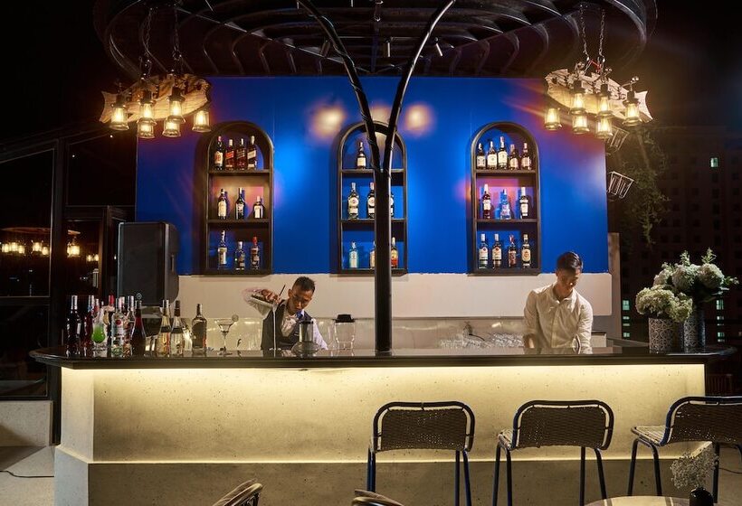 Sofiana My Khe Hotel & Spa Rooftop Pool Bar