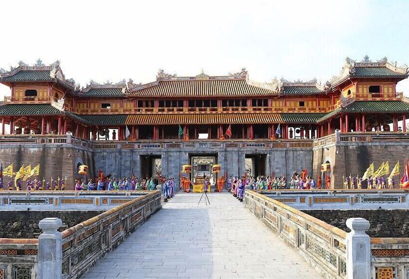 Sofiana My Khe Hotel & Spa Rooftop Pool Bar