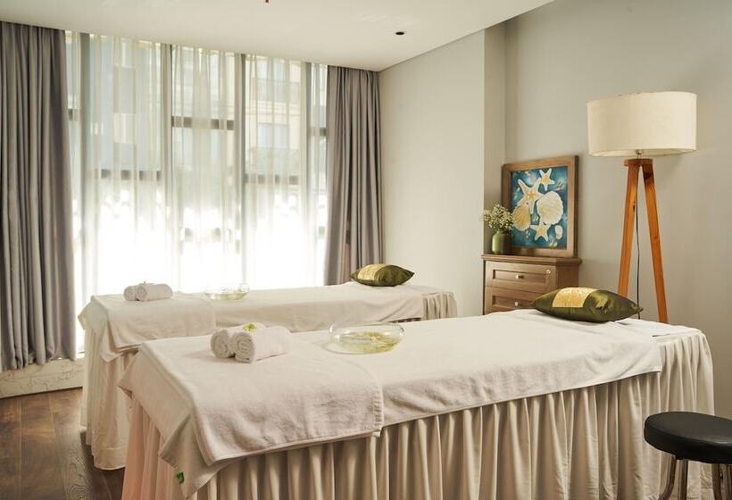 Sofiana My Khe Hotel & Spa Rooftop Pool Bar