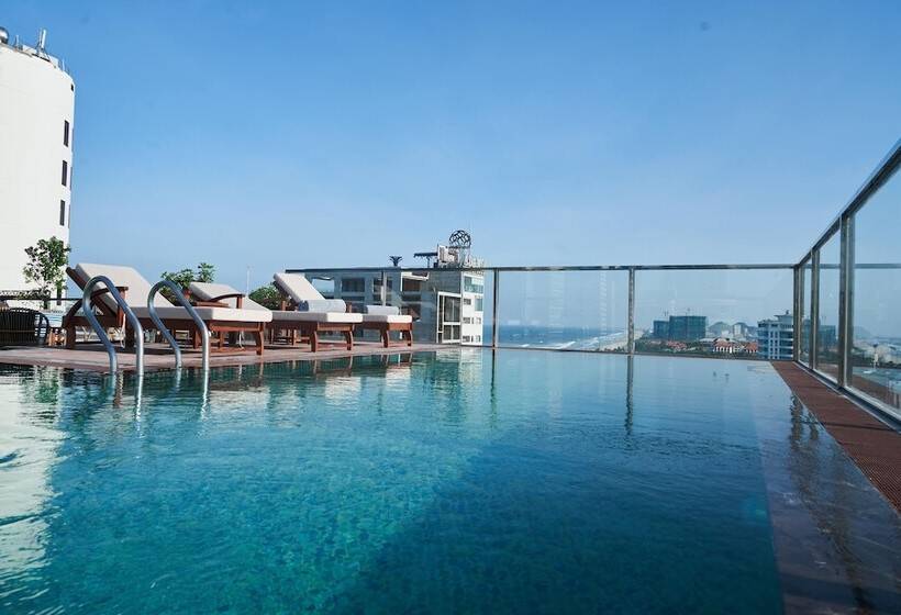 Sofiana My Khe Hotel & Spa Rooftop Pool Bar